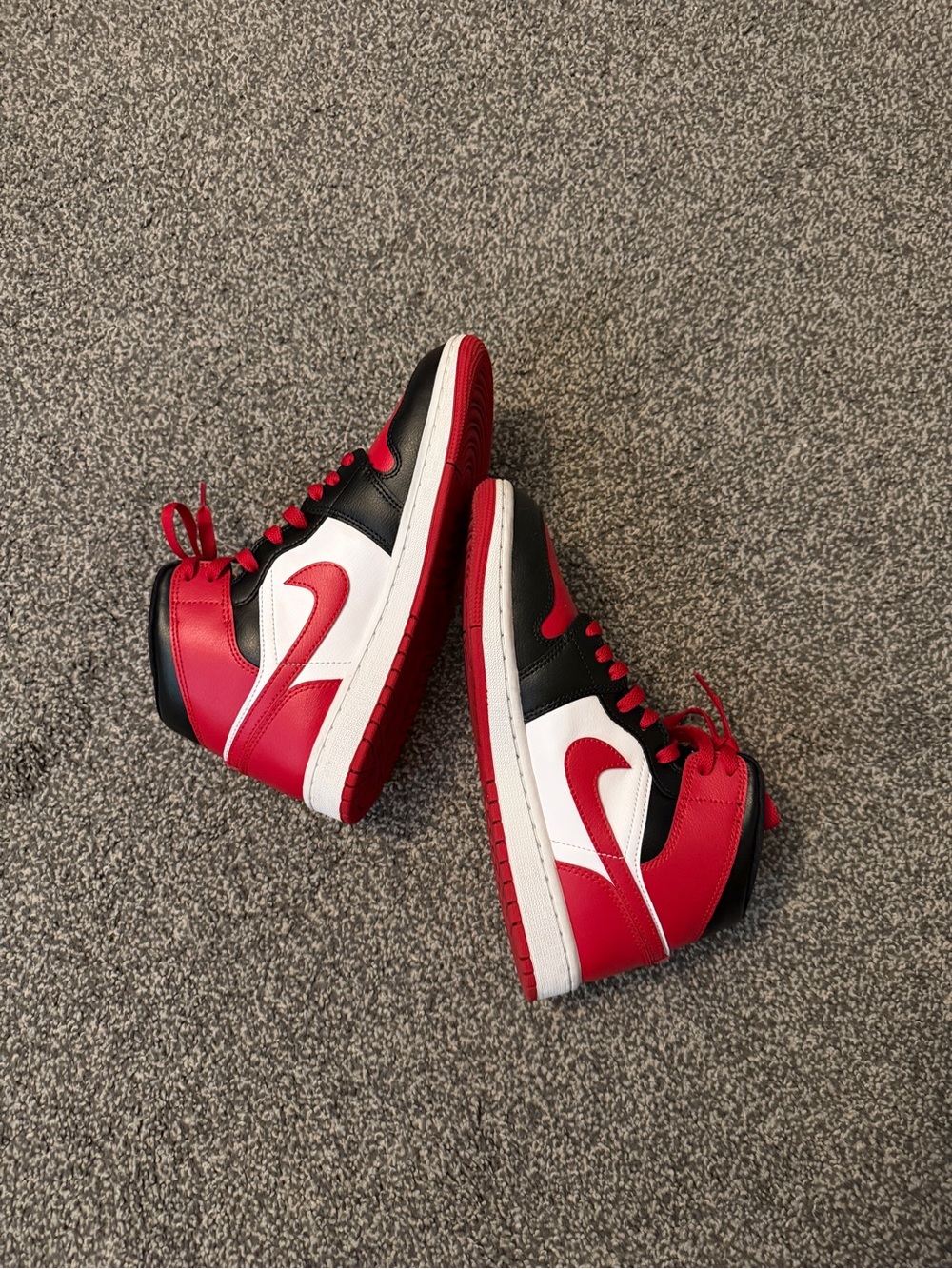 Women’s  Nike Air Jordan 1 Mid "Alternate Bred Toe